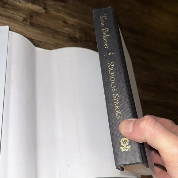 Nicholas Sparks Best Selling Author Bundle of 4 Books (2 Hardback 2 Softcover) - Picture 15 of 16